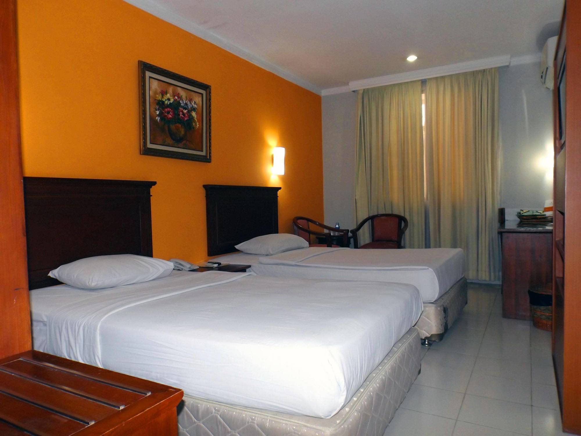 Sofyan Hotel Soepomo Jakarta Exterior photo
